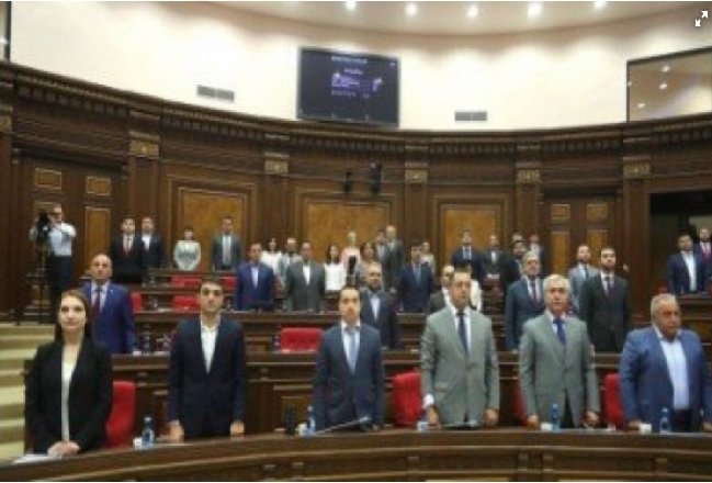 “Ermənistanın hakim partiyasını 20 deputat tərk edir 