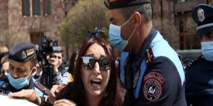 “Etirazçı erməni qadınlar tutulub polisə aparılıb