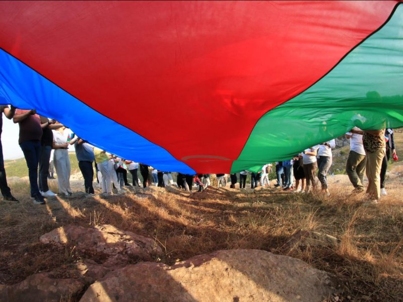 “Diaspor nümayəndələri Cıdır düzündə Azərbaycan bayrağını dalğalandırıblar