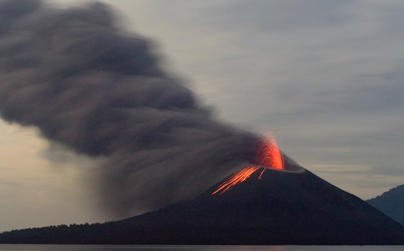 Vulkan püskürməyə başlayıb İndoneziyada