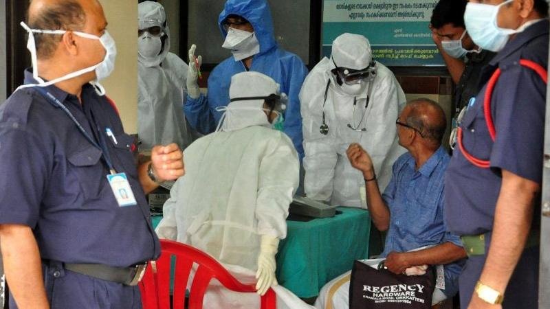 Hindistanda  Koronavirus xəstələrinin sayı 15 mini ötdü.