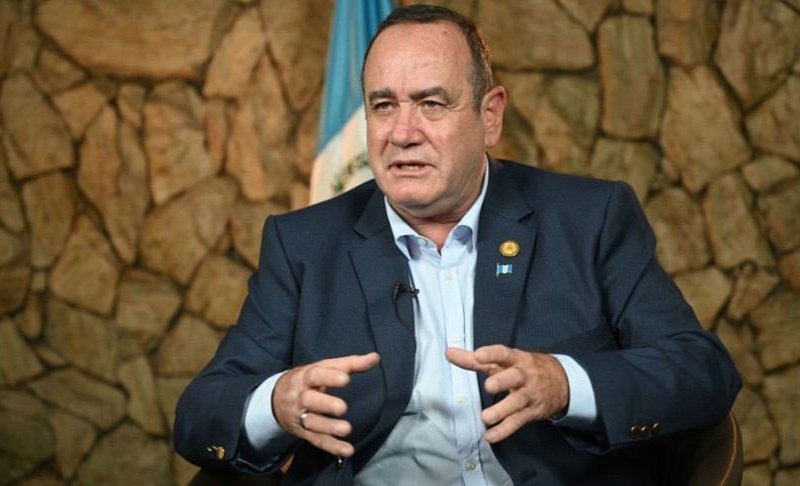 “Qvatemala prezidenti koronavirusa yoluxub