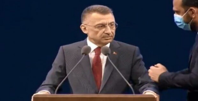 Türkiyə vitse-prezidentinin çıxışı zamanı halı pisləşdi – VİDEO
