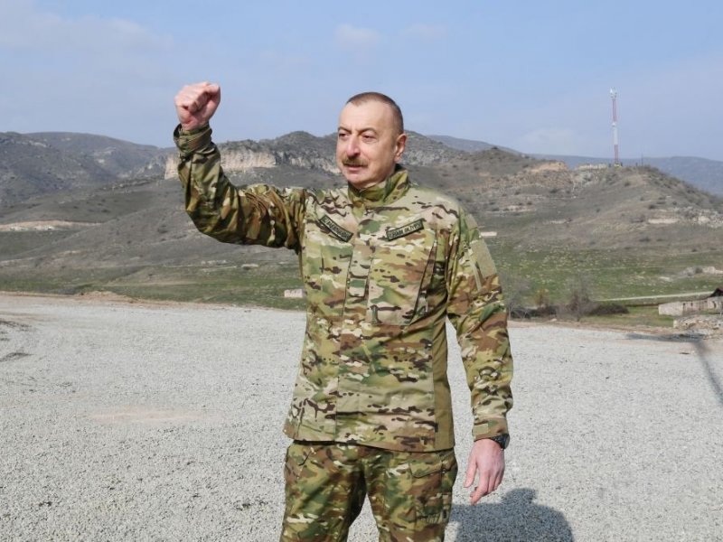 Müzəffər Ordunun Ali Baş Komandanı kimi Azərbaycan bayrağını qaldırmışam Prezident İlham Əliyev