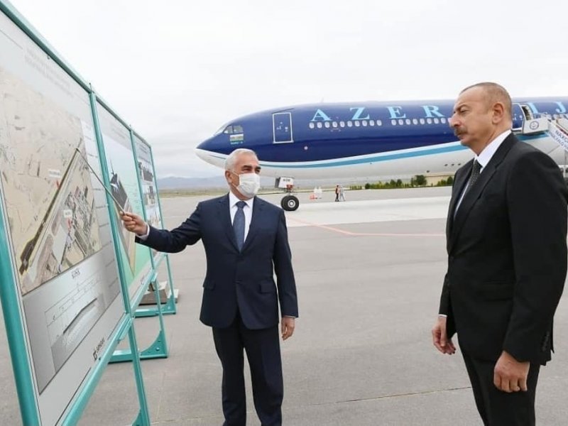 Naxçıvan Beynəlxalq Hava Limanının yeni uçuş-enmə zolağının təqdimatı olub