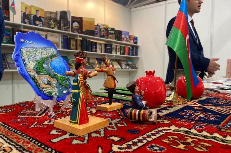 Beynəlxalq kitab yarmarkasında Azərbaycan kitabları da nümayiş olunur