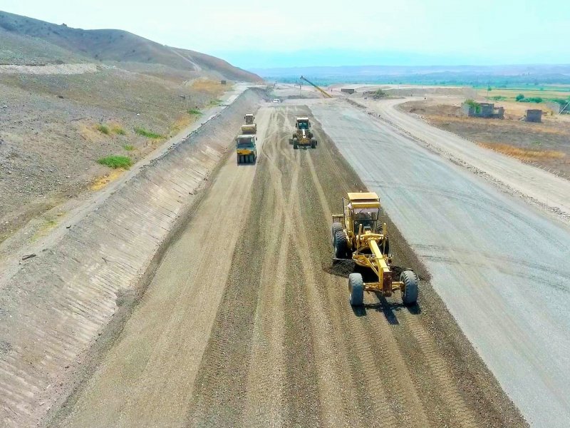 “Xudafərin-Qubadlı-Laçın və Xanlıq-Qubadlı avtomobil yollarının inşası davam edir