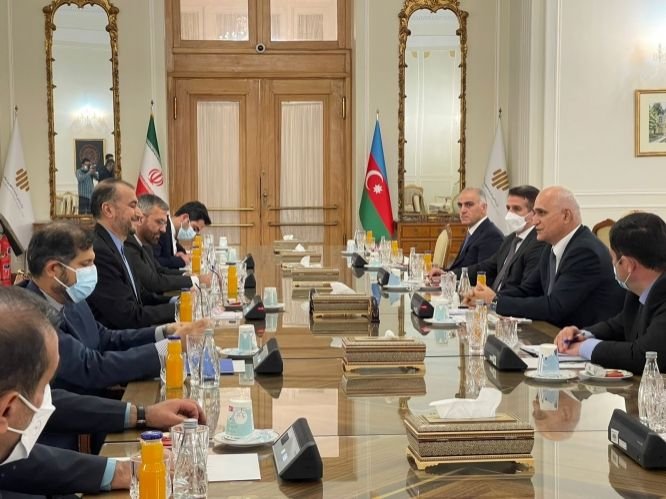 Azərbaycan Respublikası Baş nazirinin müavini İranın xarici işlər naziri ilə görüşüb