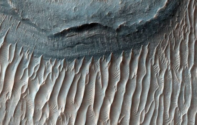 Marsda böyük buz yataqları aşkar olunub