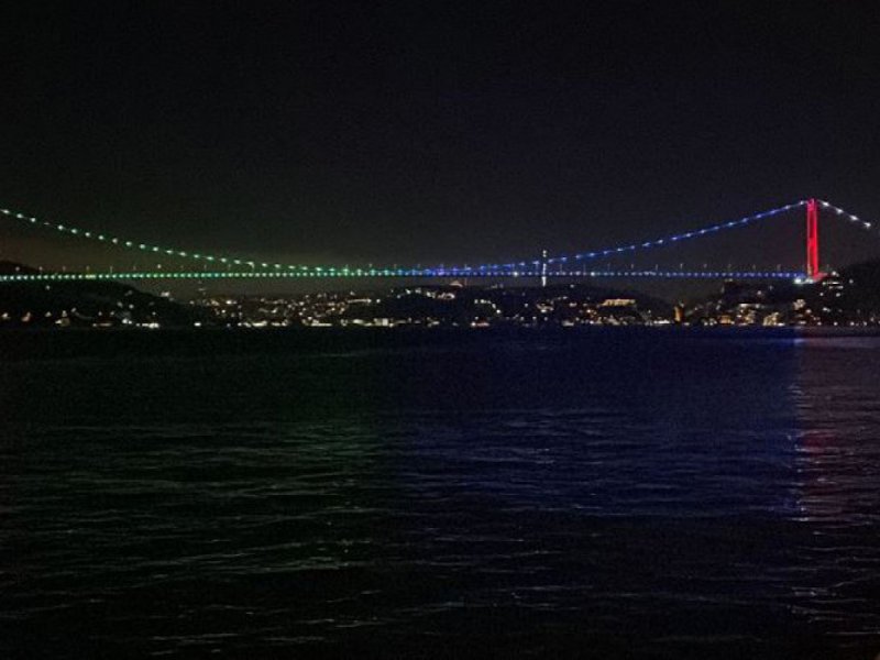 “İstanbul körpüsü Azərbaycan bayrağının rəngləri ilə işıqlandırılıb