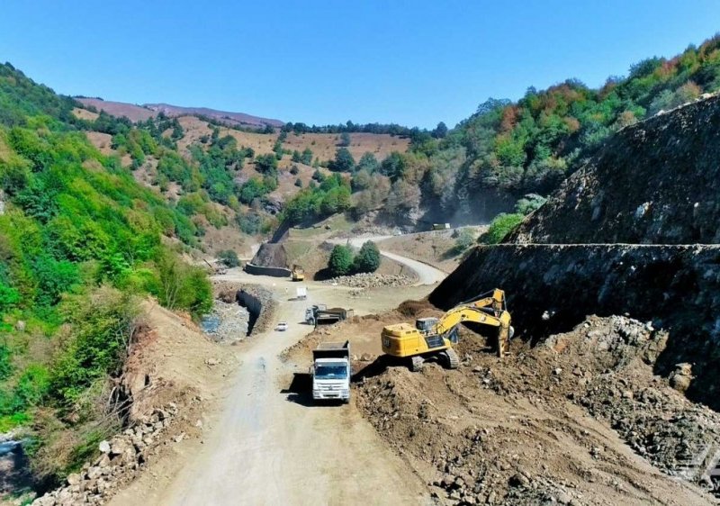 “Toğanalı-Kəlbəcər-İstisu yolunun və Murovdağ tunelinin inşası davam etdirilir