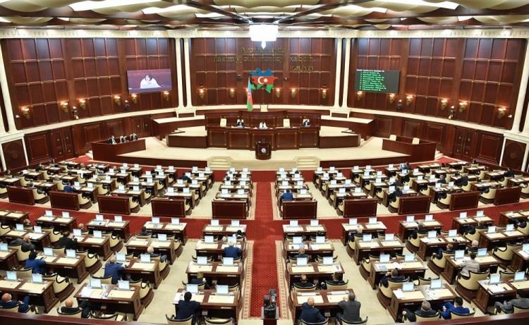 “Parlament “Siyasi partiyalar haqqında” yeni qanun layihəsini təsdiqlədi