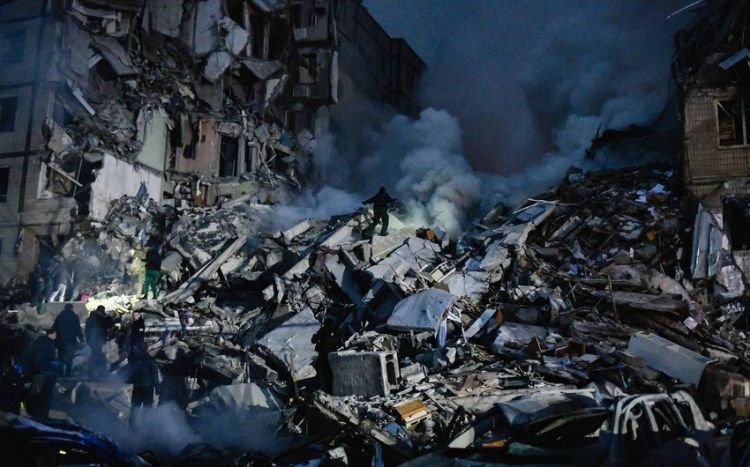 Dneprdə yaşayış binasına raket zərbəsi nəticəsində ölənlərin sayı artmaqdadır