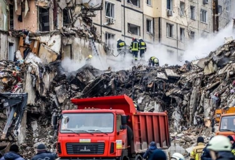 Dneprdə yaşayış binasına raket hücumu nəticəsində ölənlərin sayı 40-a çatıb