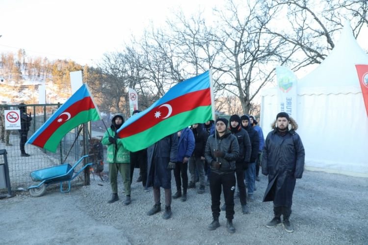 Aksiyanın 68-ci günü: Ekofəallar təbii sərvətlərimizin qanunsuz istismarına qarşı şüarlar səsləndirirlər