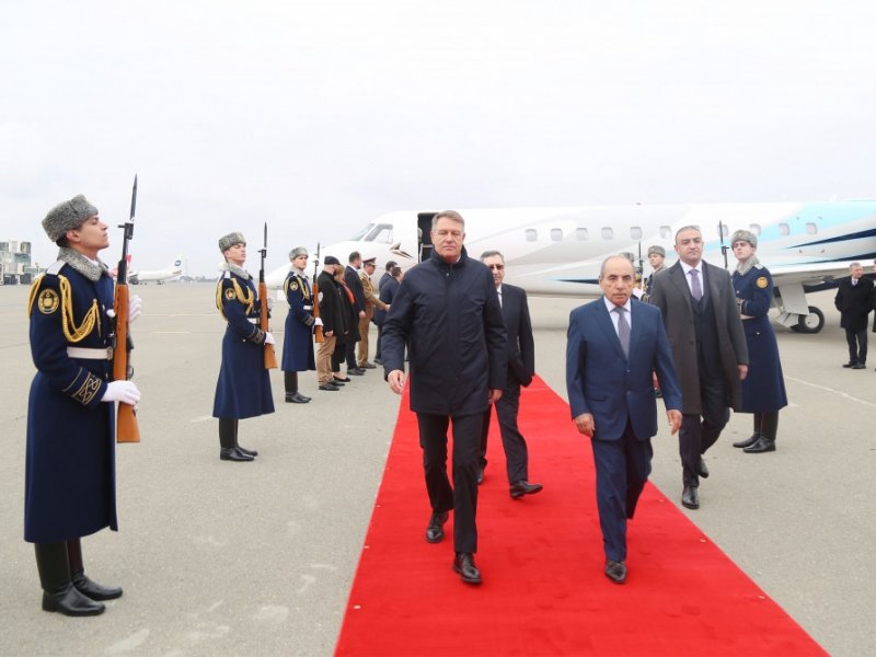 Rumıniya Prezidenti Klaus Yohannis Azərbaycana rəsmi səfərə gəlib