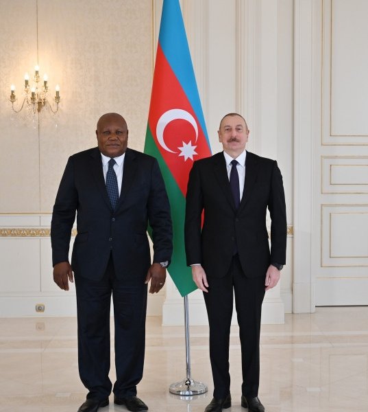 Prezident İlham Əliyev Konqonun Azərbaycanda yeni təyin olunan səfirinin etimadnaməsini qəbul edib