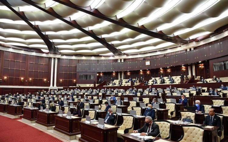 Fazil Mustafaya qarşı terror aktı Milli Məclisin iclasında qınanılıb