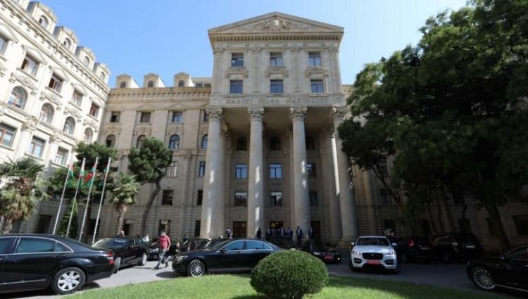 XİN İrəvanda Azərbaycan bayrağının yandırılmasına görə beynəlxalq qurumları təşkilatçılara qarşı cəza tədbirlərini görməyə çağırıb