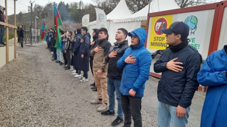 135-ci gün: Azərbaycanlı ekofəalların Laçın-Xankəndi yolunda təşkil etdikləri dinc aksiya davam edir