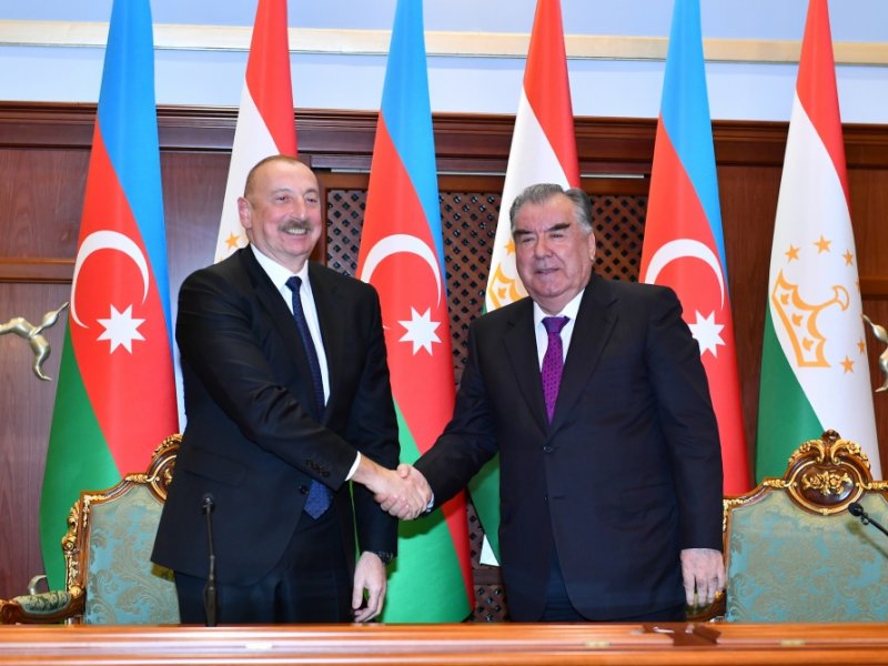 Azərbaycanla Tacikisistan arasında əlaqələr möhkəmlənir