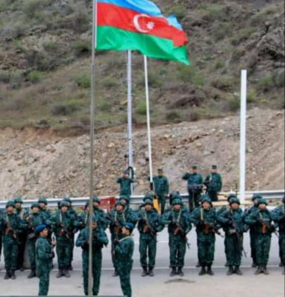 Laçın-Xankəndi yolunun başlanğıcında quraşdırılan sərhəd-buraxılış məntəqəsində Azərbaycan bayrağı ucaldılıb