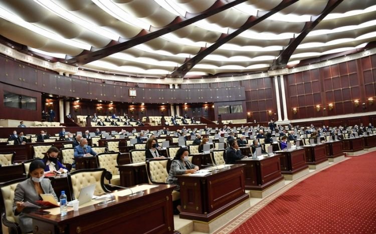 “Notariat haqqında” Qanuna dəyişikliklər Milli Məclisdə təsdiqlənib