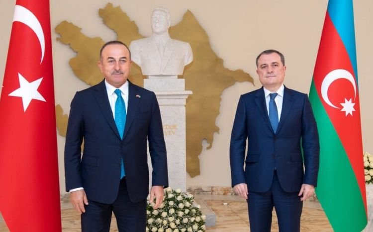 Ceyhun Bayramov və Mövlud Çavuşoğlu Azərbaycan-Ermənistan sülh sazişi üzrə danışıqları müzakirə ediblər