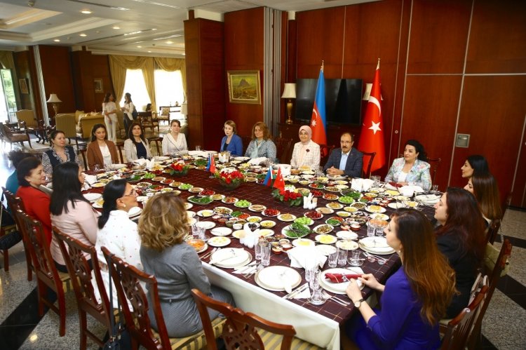 Türkiyə səfirliyində “Dünya səhər yeməyi günü” çərçivəsində görüş