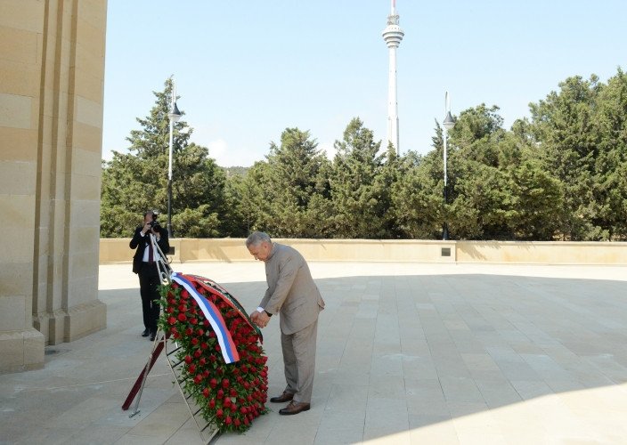 Rüstəm Minnixanov Şəhidlər xiyabanını ziyarət edib