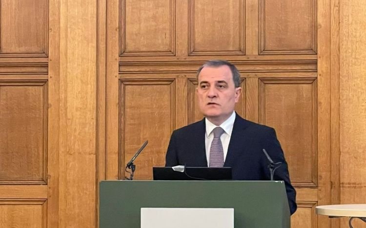 Azərbaycan XİN başçısı Londonda keçirilən “Caspian Connectivity” konfransında iştirak edir
