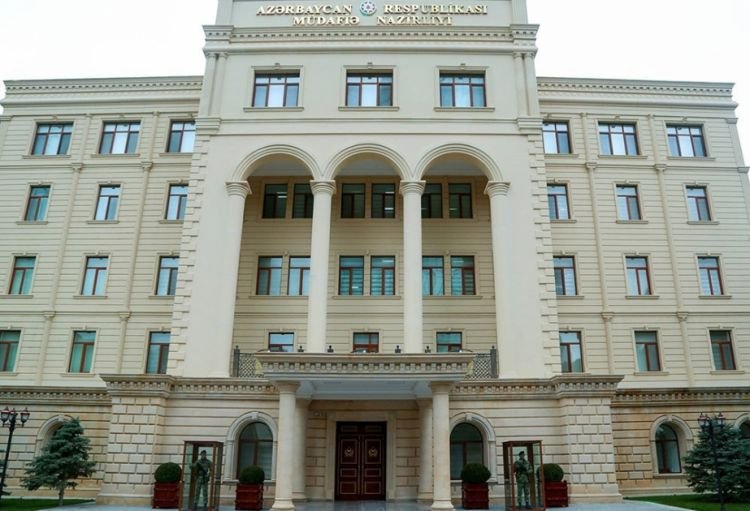 Müdafiə naziri Silahlı Qüvvələr Günü münasibətilə Azərbaycan Ordusunun şəxsi heyətini təbrik edib