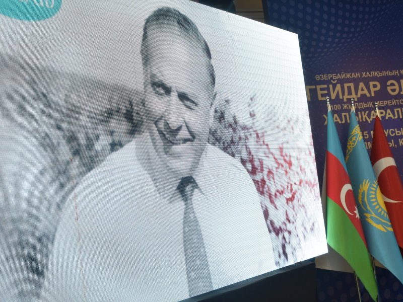 Almatı şəhərində Heydər Əliyevin 100 illiyi münasibətilə beynəlxalq forum təşkil edilib