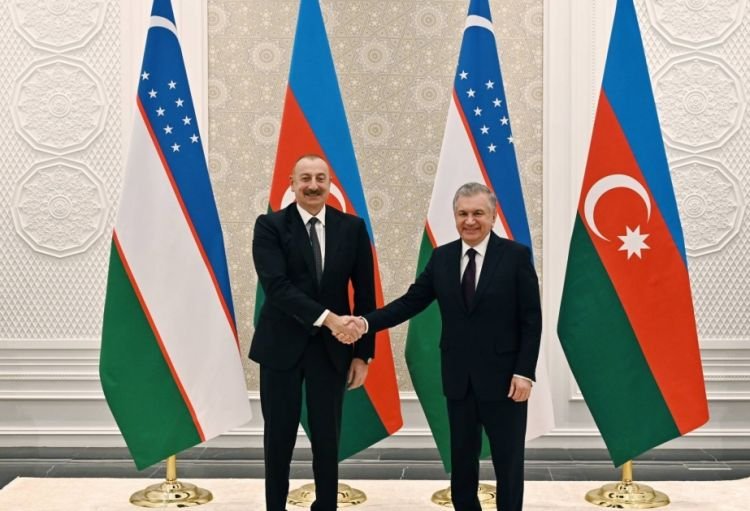 Prezident İlham Əliyev Özbəkistan Prezidenti Şavkat Mirziyoyevə zəng edib