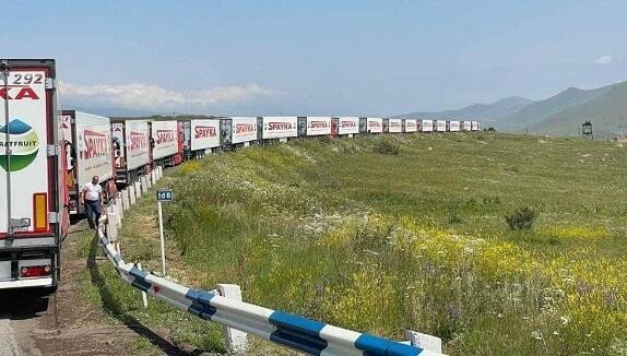 19 erməni yük maşını sərhədimizdə gözləməyə davam edir