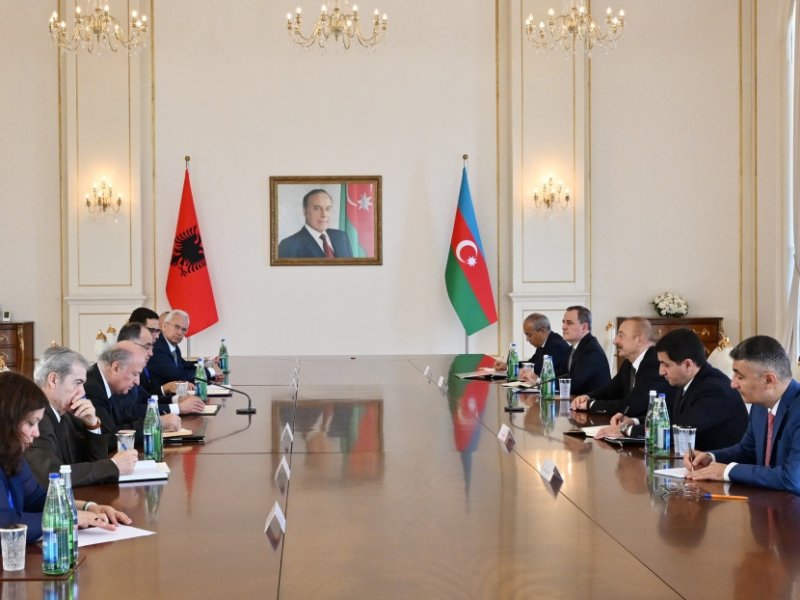 Azərbaycan və Albaniya prezidentlərinin geniş tərkibdə görüşü olub