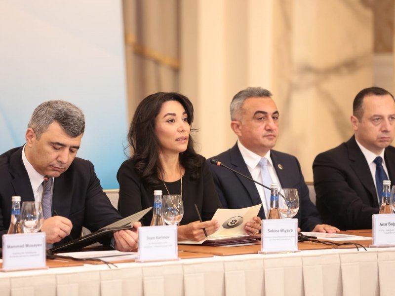 Ombudsman “Femida Dialoq Platforması” çərçivəsində sahibkarlarla keçirilən görüşdə iştirak edib