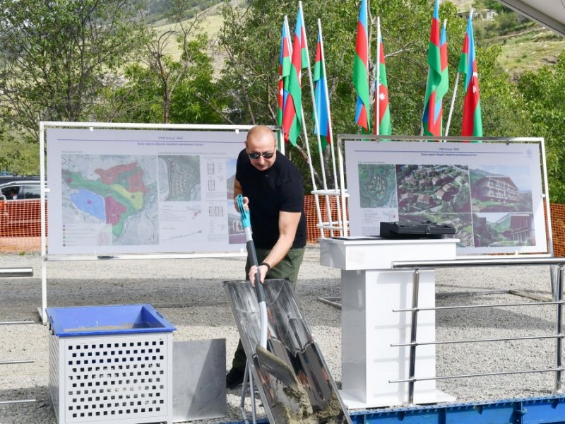 Prezident İlham Əliyev Şuşa rayonunun Daşaltı kəndinin yenidən qurulması ilə bağlı görüləcək işlərlə tanış olub