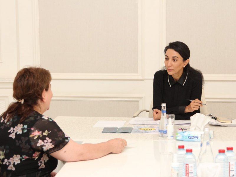 Ombudsman Gəncədə vətəndaşları qəbul edib Azərbaycan Respublikasının İnsan Hüquqları üzrə Müvəkkili (Ombudsman) Səbinə Əliyeva Gəncə şəhərində vətəndaşları qəbul edib.