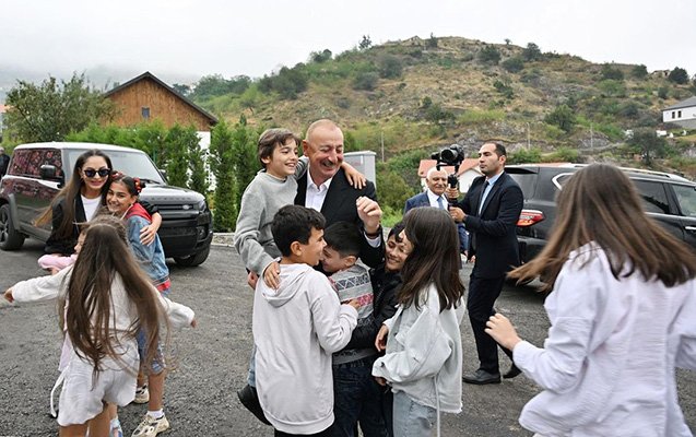 Laçindakı quruculuq işləri böyük sürətlə davam edir