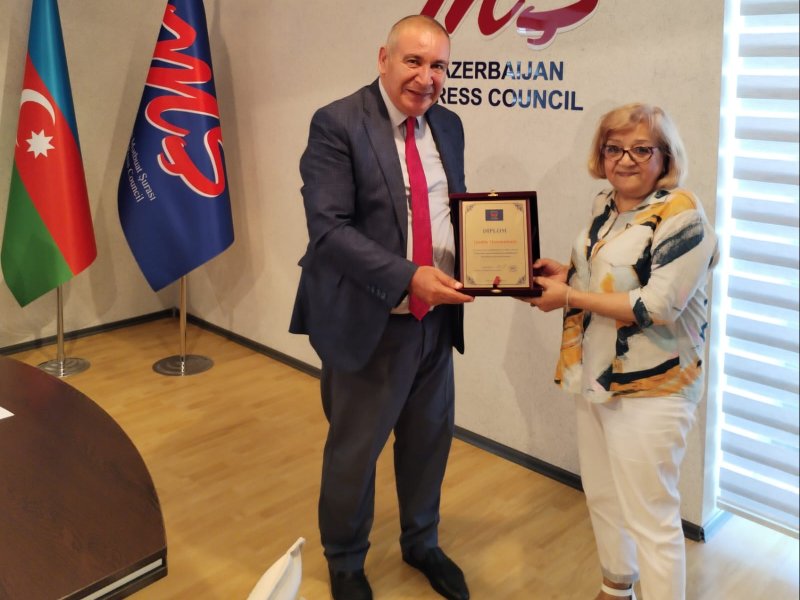 Mətbuat Şurası veteran jurnalistləri təltif edib