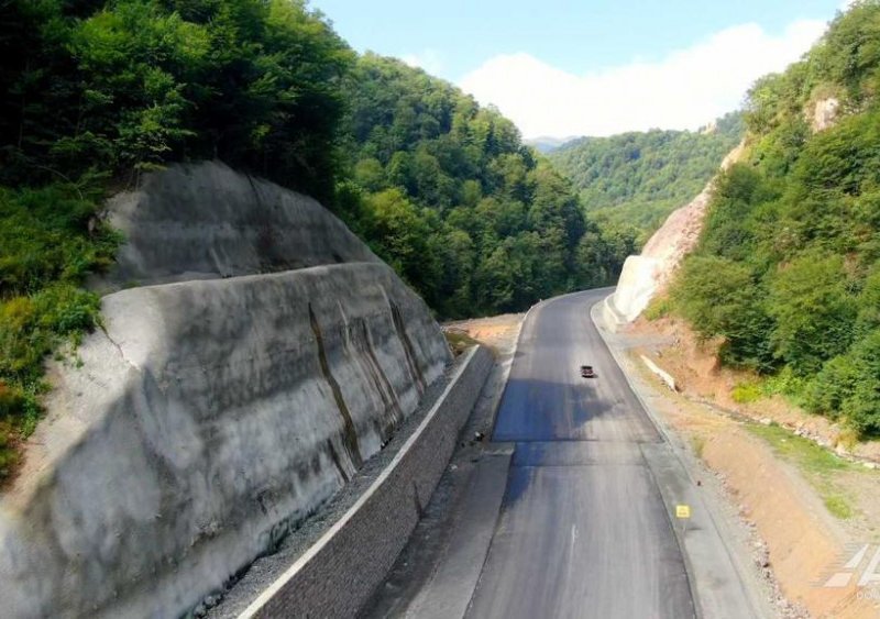 “Toğanalı-Kəlbəcər-İstisu yolunun və 5 tunelin inşası davam edir