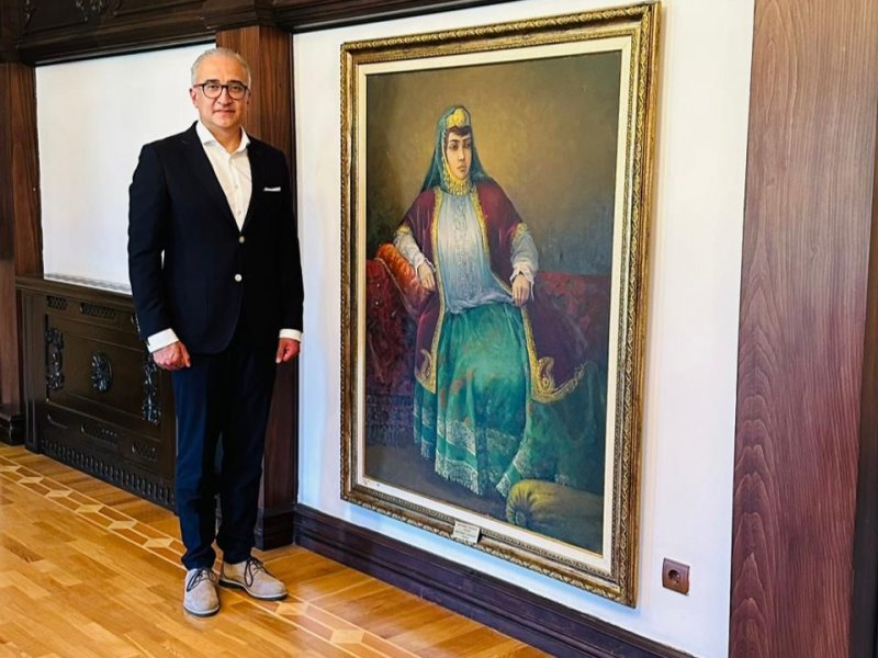 İrəvan xanının varisi: “Doğum günümə ən yaxşı hədiyyə Naxçıvanda, İrəvanın sərhədində Ağrı dağına baxmaq oldu”