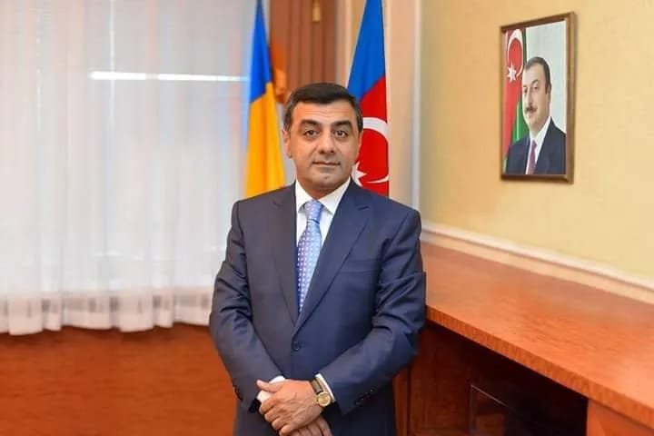 Эльмар Мамедов  встал на защиту народного писателя: «Не слушайте безграмотных клеветников»
