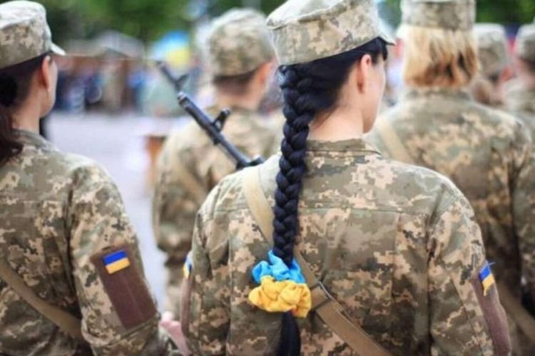 Hərbi qeydiyyatdan keçmiş qadınların Ukraynadan çıxışına qadağa qoyulacaq