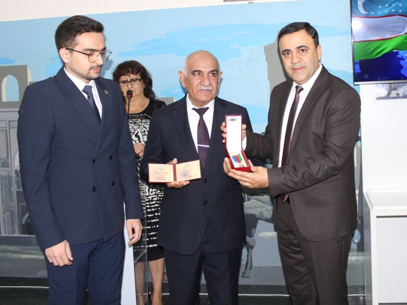 Komitənin adından bir qrup özbək ictimai xadiminə təşəkkürnamələr təqdim edilib