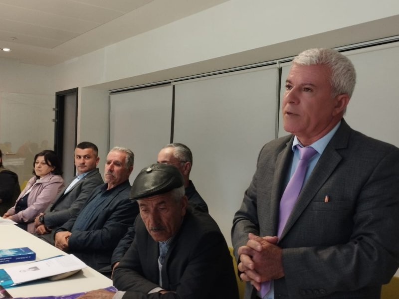 QAXDA YAZIÇILAR BİRLİYİNİN BÖLGƏ ÜZRƏ NÜMAYƏNDƏSİ QAX YAZARLARI İLƏ GÖRÜŞÜB.-Foto