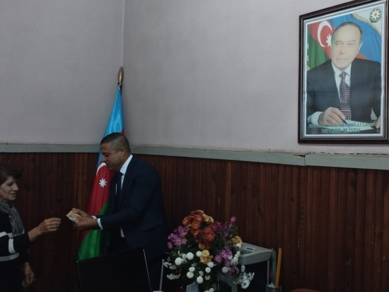 QAX YAZARLARINA ÜZVLÜK VƏSİQƏLƏRİ PAYLANILIB.