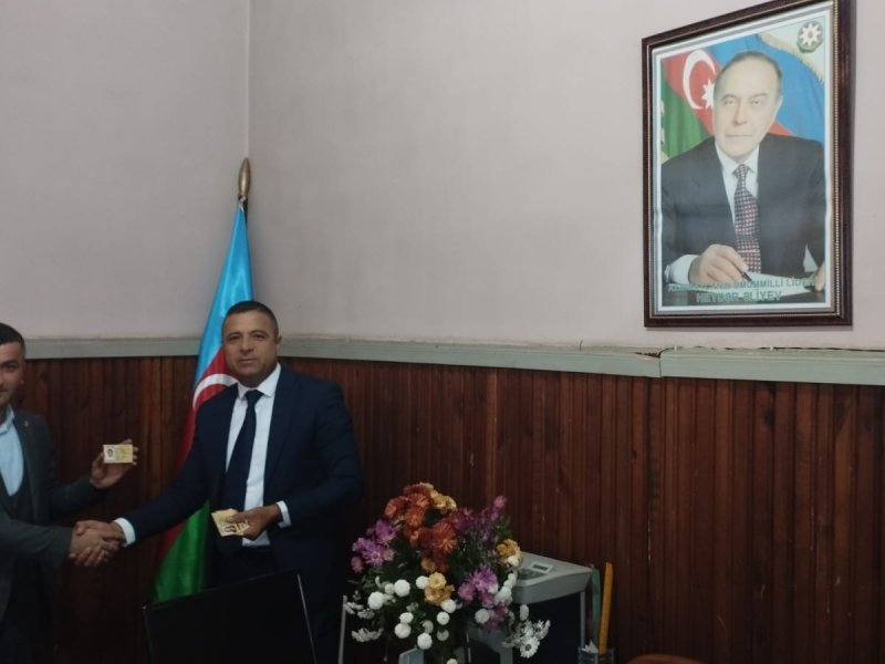 QAX YAZARLARINA ÜZVLÜK VƏSİQƏLƏRİ PAYLANILIB.