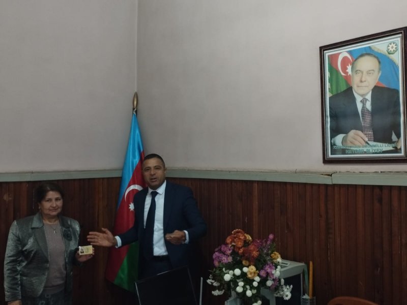 QAX YAZARLARINA ÜZVLÜK VƏSİQƏLƏRİ PAYLANILIB.